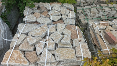 Плитняк гранитный галтованный купить в Костроме