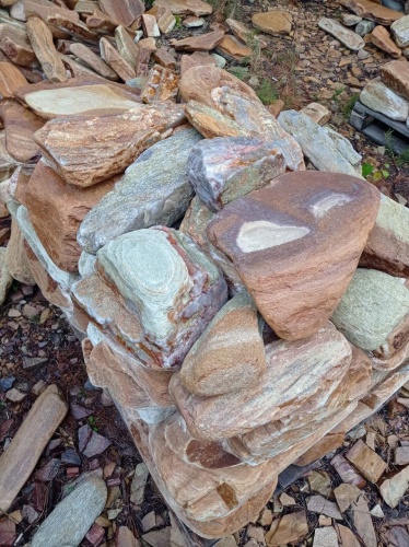 Златолит жёлтый, жёлто-зелёный глыбки и валуны для ланшафтного дизайна купить в Костроме