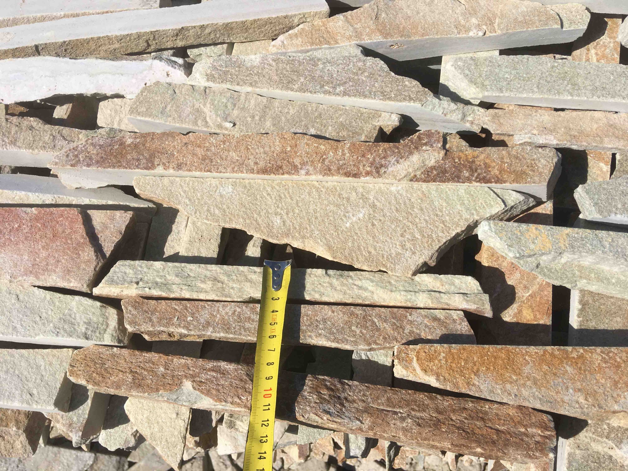 Горбушка златолит золотистый для облицовки купить в Костроме