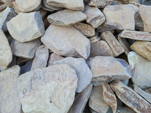 Златолит жёлтый, жёлто-зелёный глыбки и валуны для ланшафтного дизайна купить в Костроме