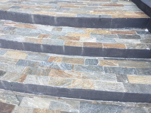 Плитка из Златолита Уральского для лестницы купить в Костроме