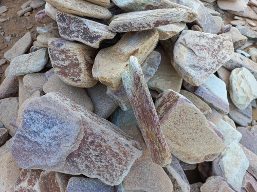 Златолит жёлтый, жёлто-зелёный глыбки и валуны для ланшафтного дизайна купить в Костроме