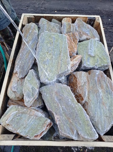 Златолит жёлтый, жёлто-зелёный глыбки и валуны для ланшафтного дизайна купить в Костроме
