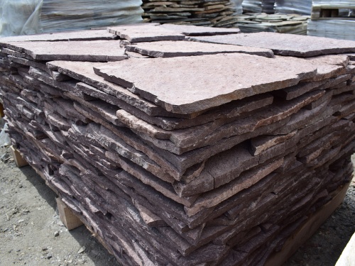 Плитняк лемезит бордовый для облицовки цоколя 20-25 мм  купить в Костроме