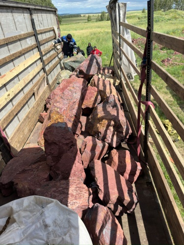 Ландшафтные глыбы красно-фиолетовые 200-1000 килограмм купить в Костроме