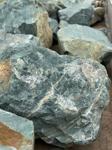 Камни для ландшафтного дизайна зелёные 10-60 килограмм купить в Костроме