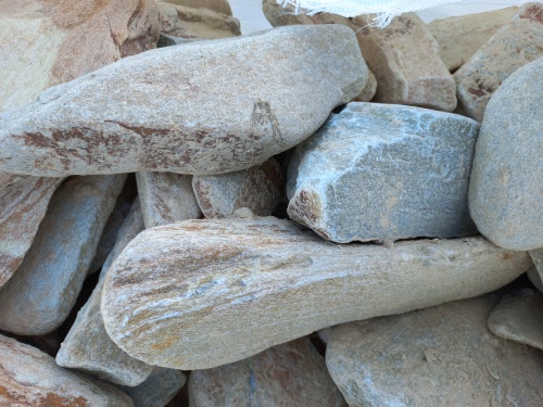 Златолит жёлтый, жёлто-зелёный глыбки и валуны для ланшафтного дизайна купить в Костроме