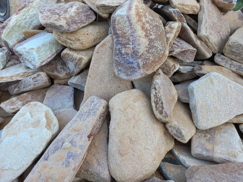 Златолит жёлтый, жёлто-зелёный глыбки и валуны для ланшафтного дизайна купить в Костроме