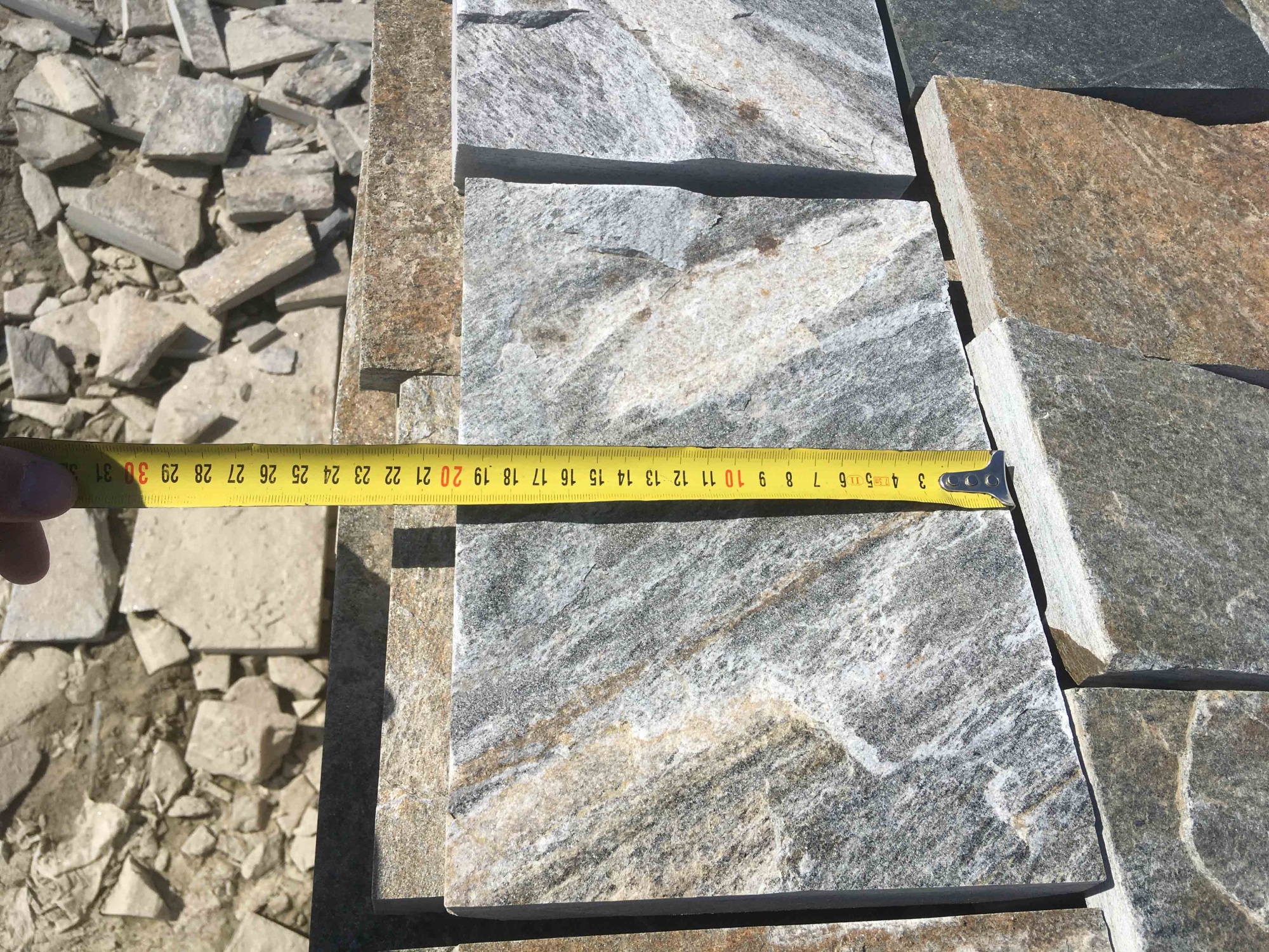 Плитка пилёная златолит Уральский для цоколя, отмостки купить в Костроме