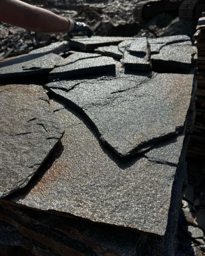 Плитняк златолит серебристый для фасада купить в Костроме