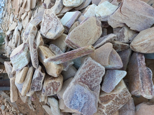 Златолит жёлтый, жёлто-зелёный глыбки и валуны для ланшафтного дизайна купить в Костроме