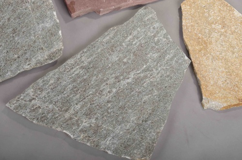 Плитняк златолит Уральский для цоколя, отмостки купить в Костроме