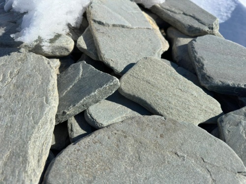 Плитняк златолит зелёный галтованный для цоколя купить в Костроме