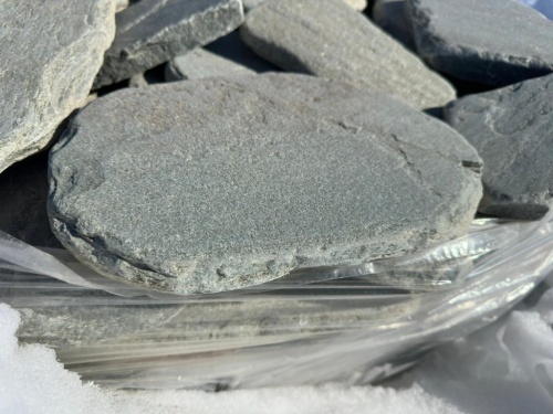 Плитняк златолит зелёный галтованный для мощения на бетон купить в Костроме