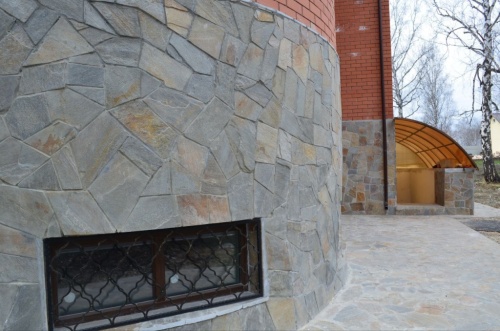 Плитняк златолит Уральский для цоколя, отмостки купить в Костроме